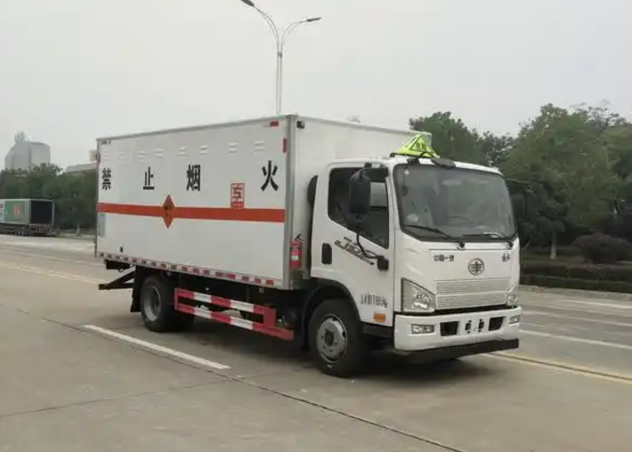 曲靖爆破器材运输车可以上高速吗？