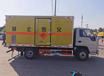 曲靖爆破器材运输车技术升级与安全合规新趋势